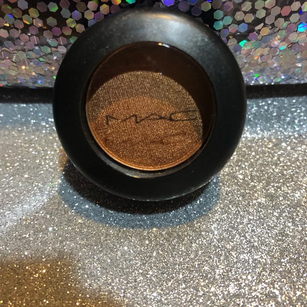 BNIB! MAC Eyeshadow single in Amber Lights Frost